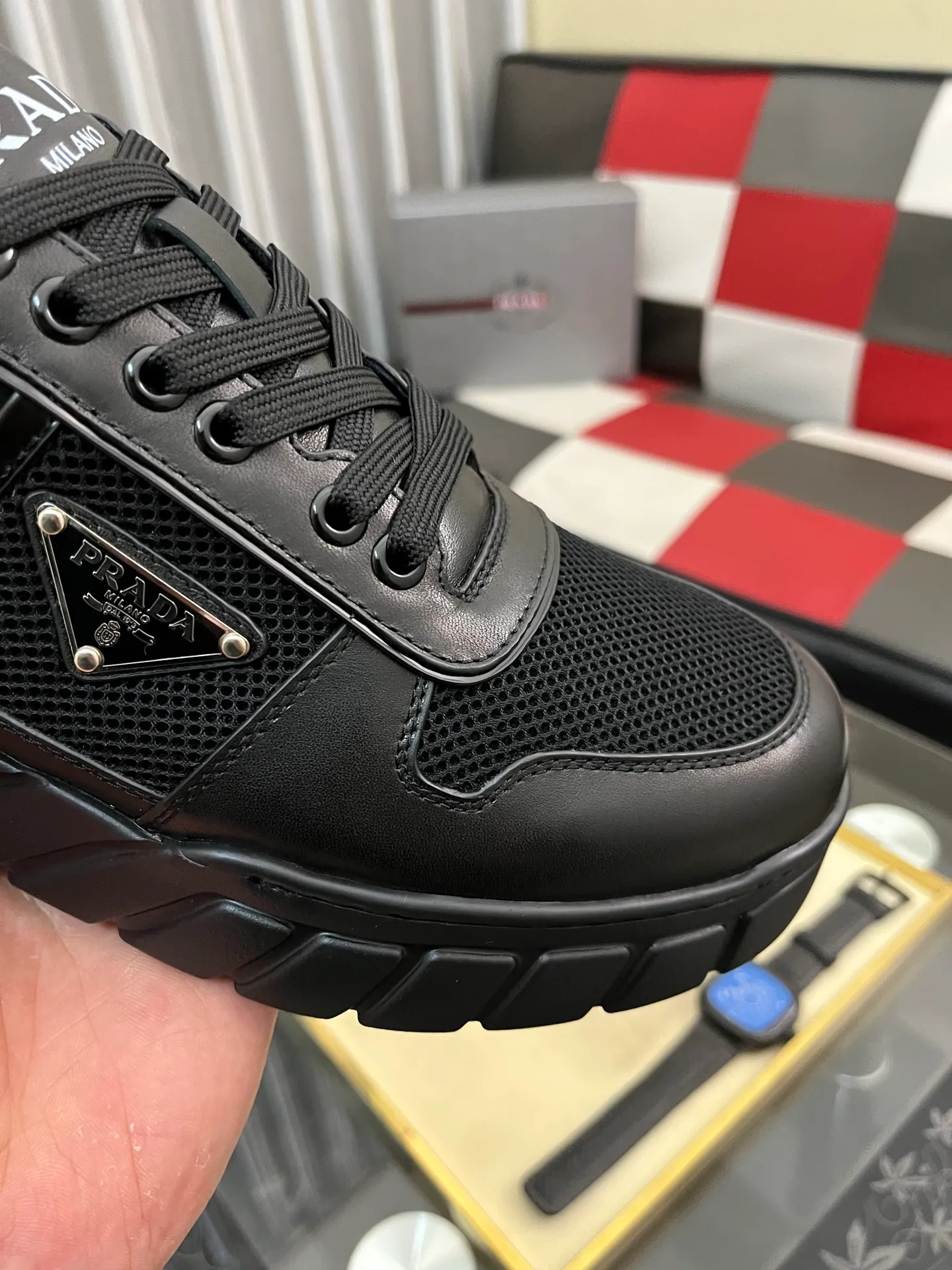 Men's shoes 💰: 560⌚⌚ high version. High-quality new PRADA counters are launched simultaneously. The new men's shoes and 😘 fabrics are selected from first-layer cowhide. Lining: Imported cowhide leather lining. 👍🏿High-end☄️Open-molded non-slip rubber outsole, exquisite lines, simple and elegant, comfortable and high-end for leisure travel. Number of yards: 38 to 44. (Can be customized for 45 non-refundable)